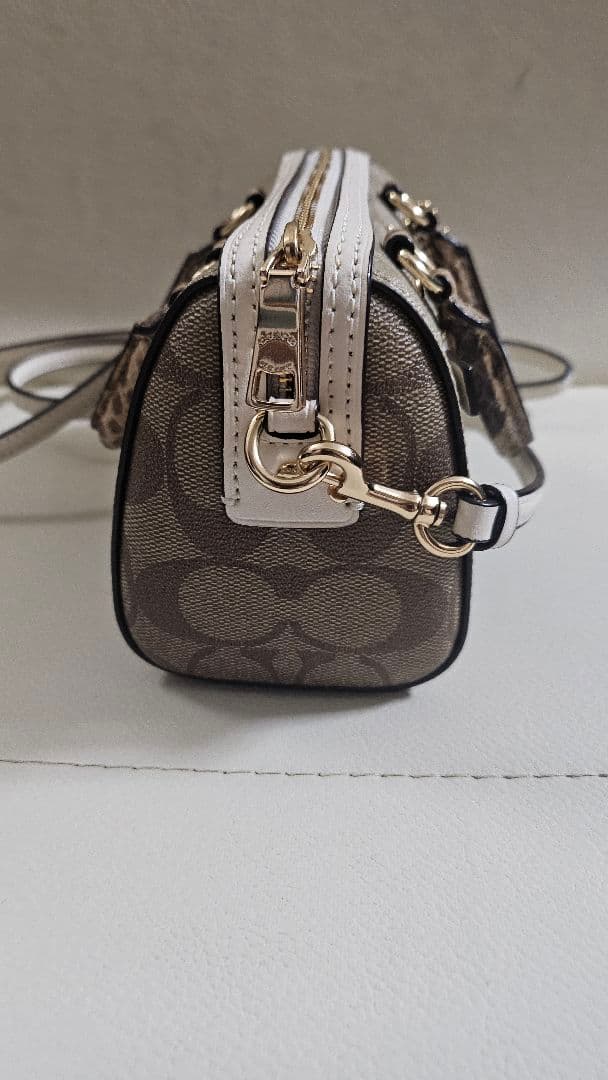 アリシャ Coach 小型ショルダーバッグ グレー