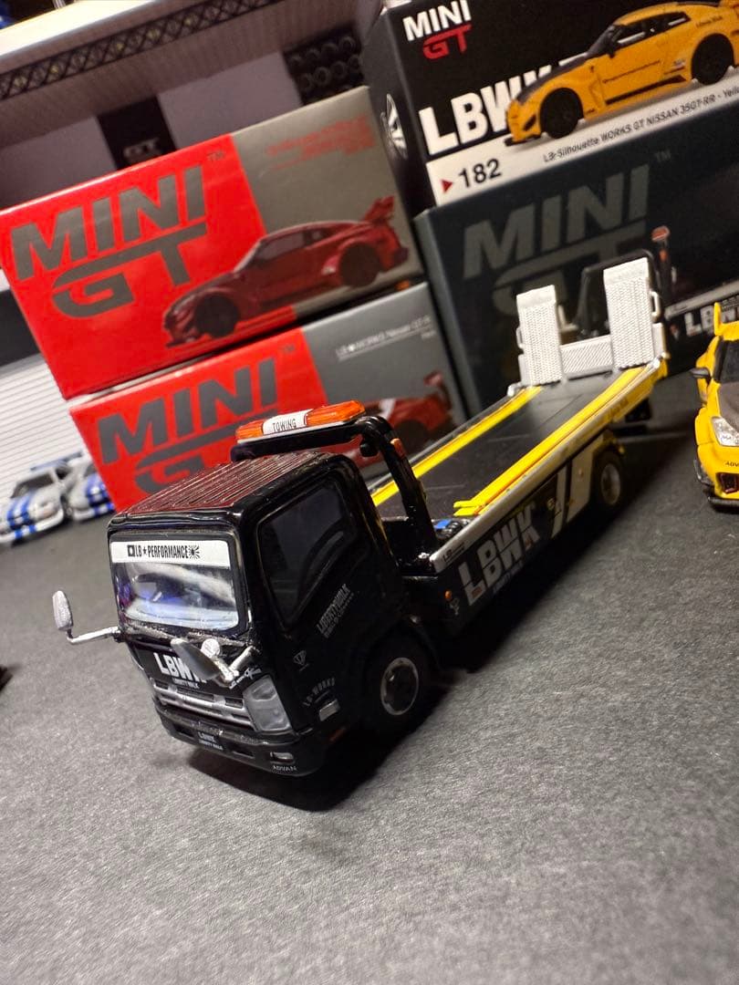 MINI GT LBWK 積載車と3台セット　追加でフィギュア