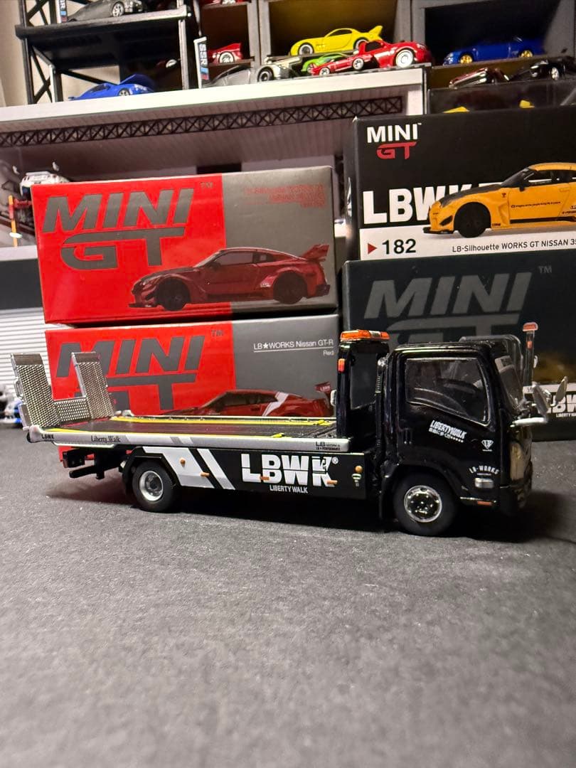 MINI GT LBWK 積載車と3台セット　追加でフィギュア