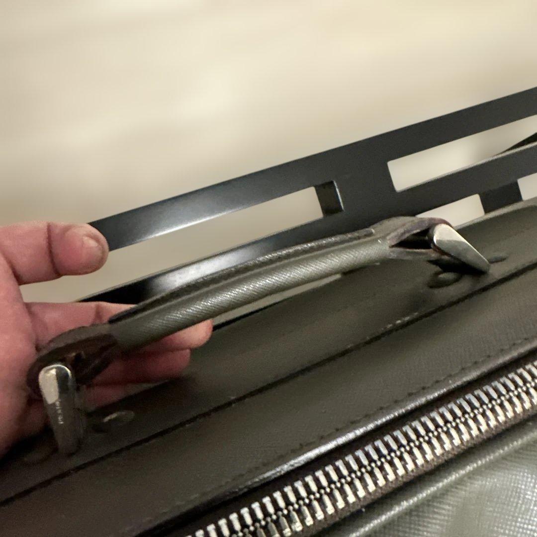 PRADA オリーブグリーン レザーキャリーケース期待持ち込みサイズ