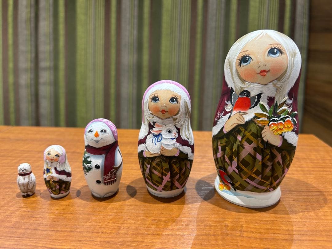 スヴェトラーナ　ニコラエワ　木製マトリョーシカ 5個セット