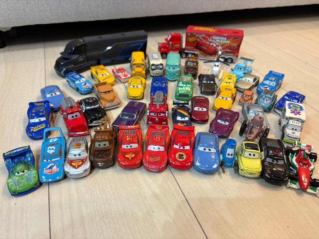 n*o様 カーズ ミニカー 47台セット トラック付き