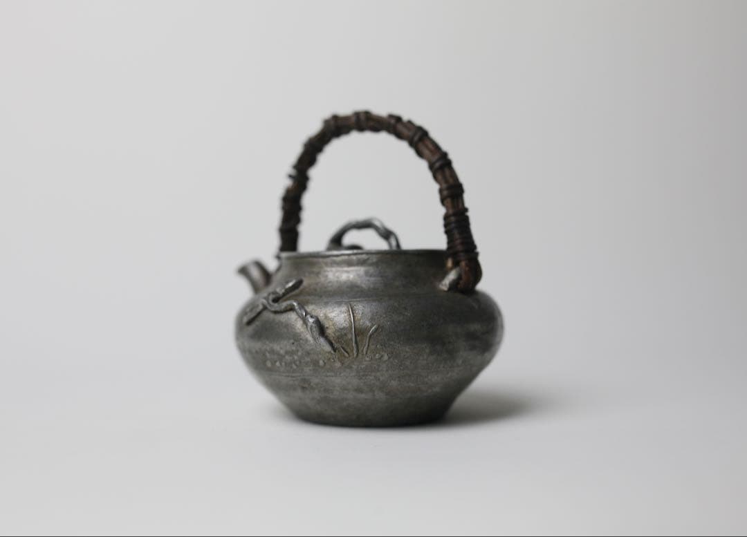 時代 古錫製 銘あり 香山？ 急須 霊知と蘭 細工 茶器 茶道具