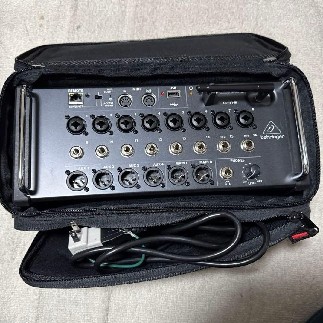 Behringer XR16 デジタルミキサー　専用ケース付