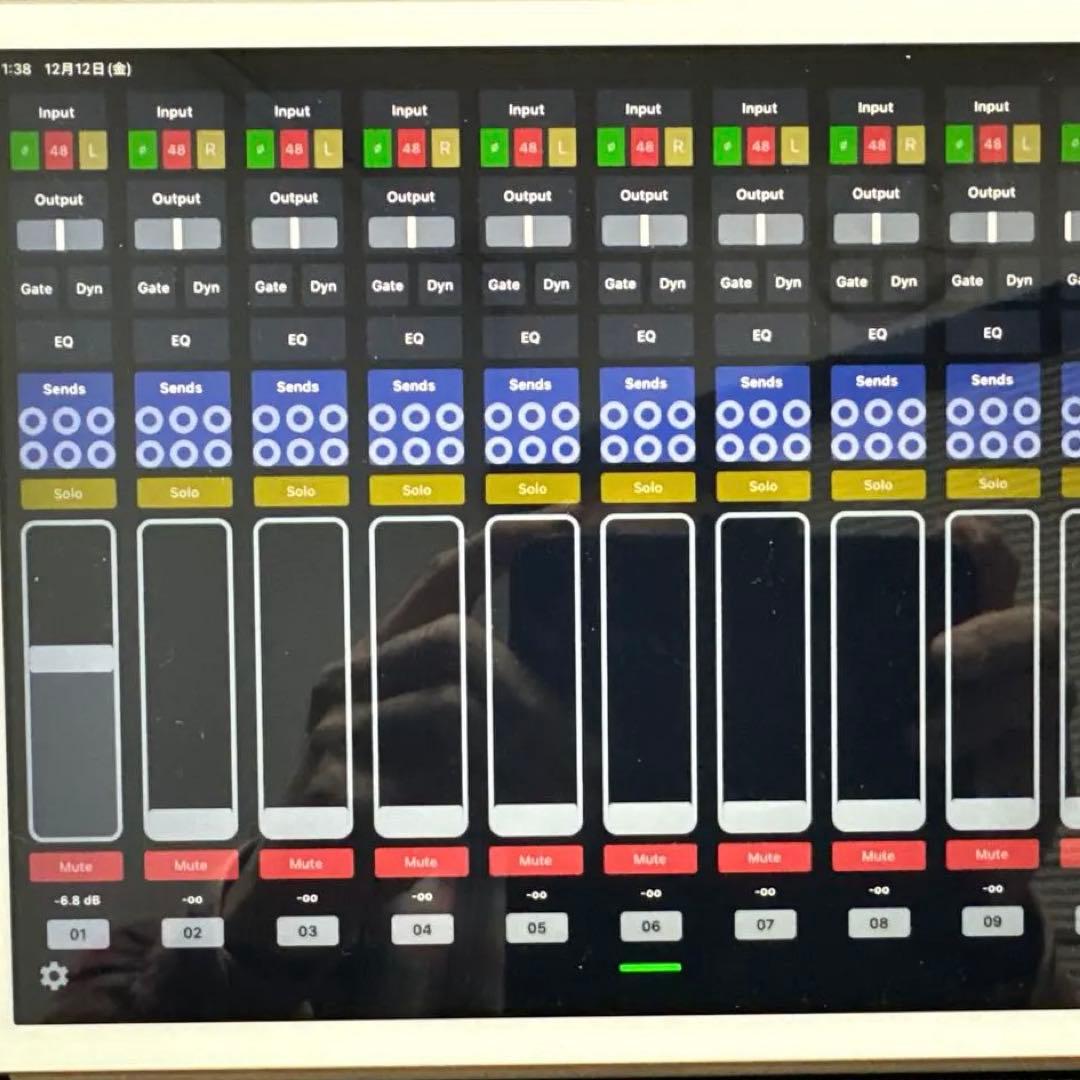 Behringer XR16 デジタルミキサー　専用ケース付