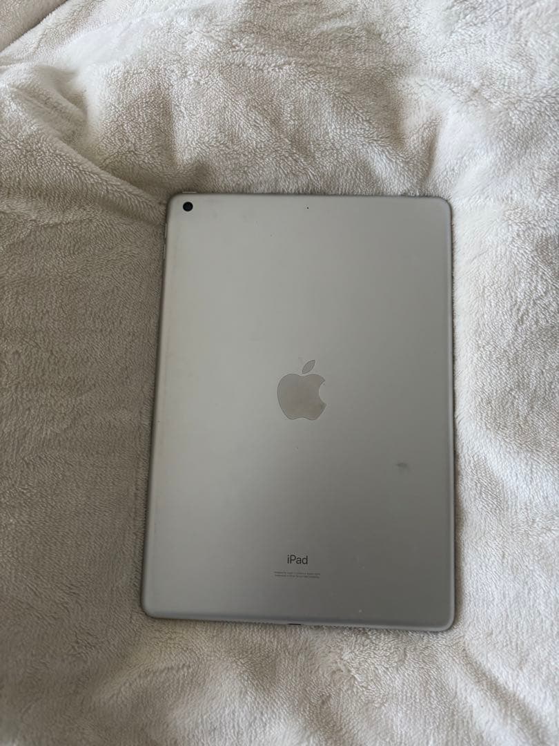 Apple iPad シルバー 本体 8世代　32GB