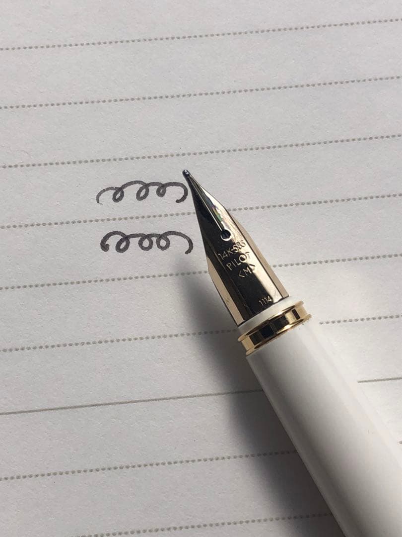 PILOT パイロット 万年筆 レディホワイト 桜 サクラ　中字 M