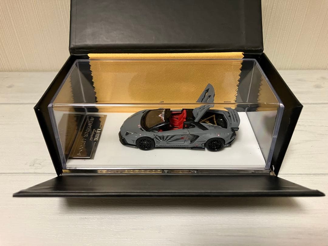 TPC 1/64 LBWK ランボルギーニ　アヴェンタドール　ロードスター