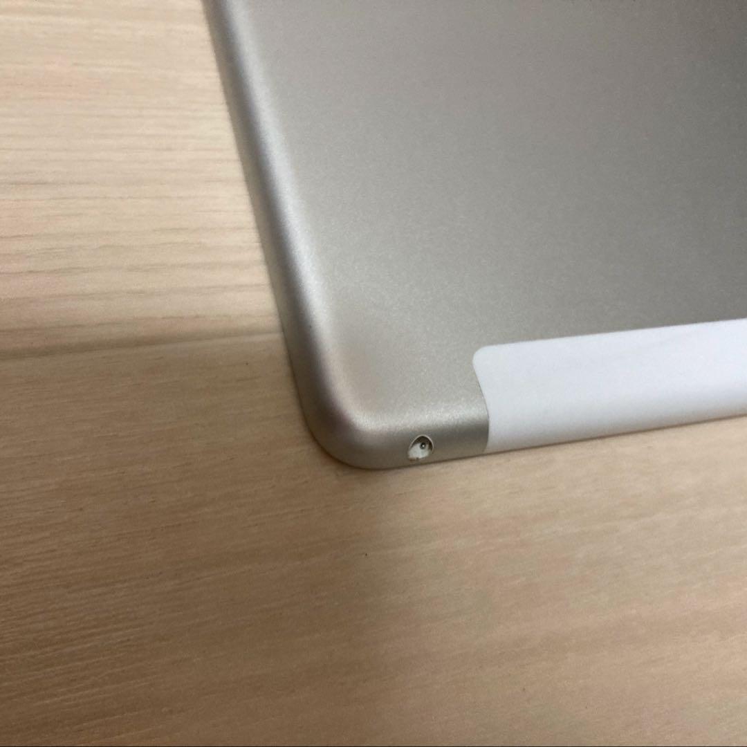 iPad 第8世代 セルラーモデル 32GB シルバー