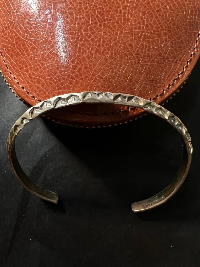 ナバホ族　Douglas Etsitt作　Sterling Silver