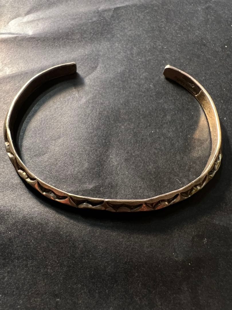 ナバホ族　Douglas Etsitt作　Sterling Silver