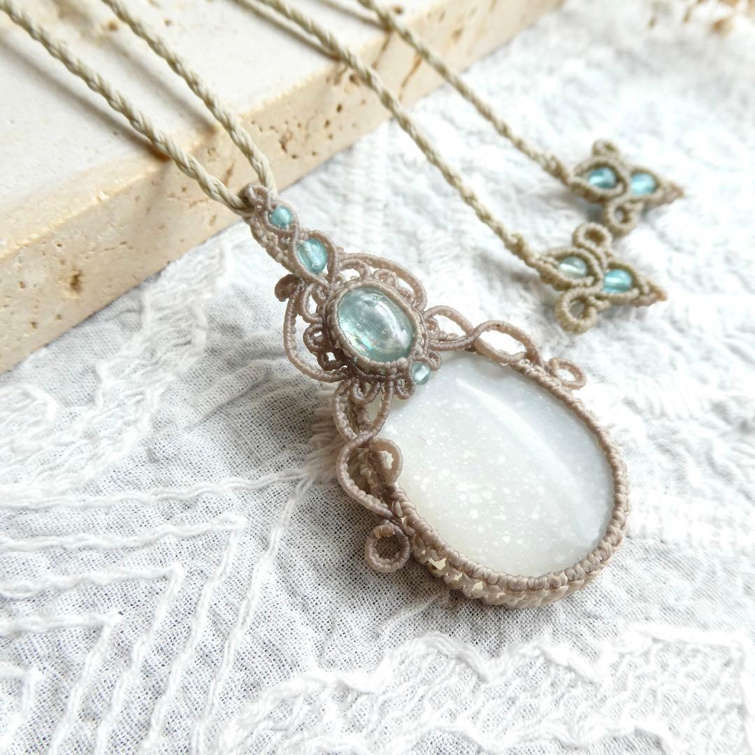 アクアカイヤナイト・ホワイトムーンストーンのマクラメネックレス