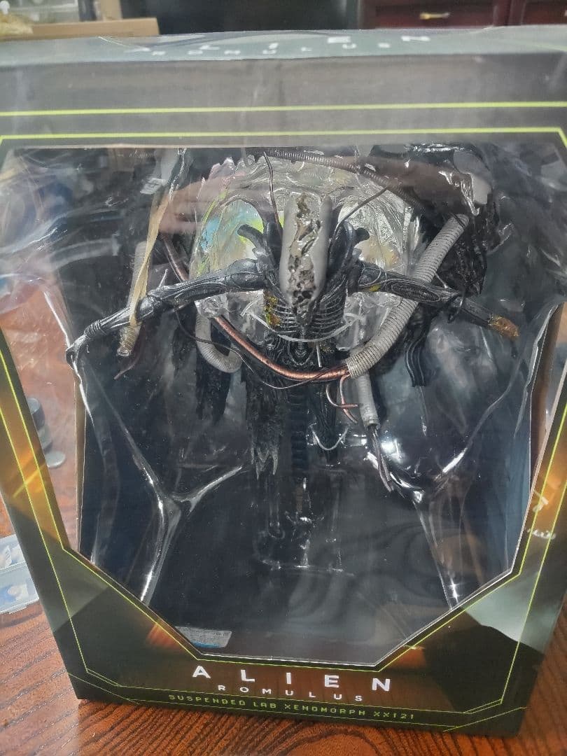 未開封　NECA ネカ　サスペンデッド　ラボ　ゼノモーフ　エイリアンロムルス