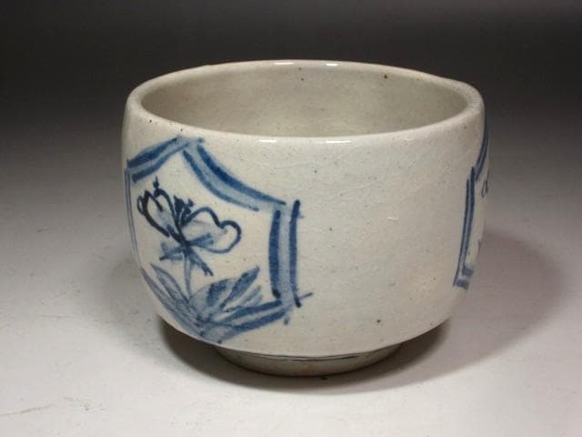 ☆　富本憲吉　染付茶碗　素朴で味わい深い一品です☆y567