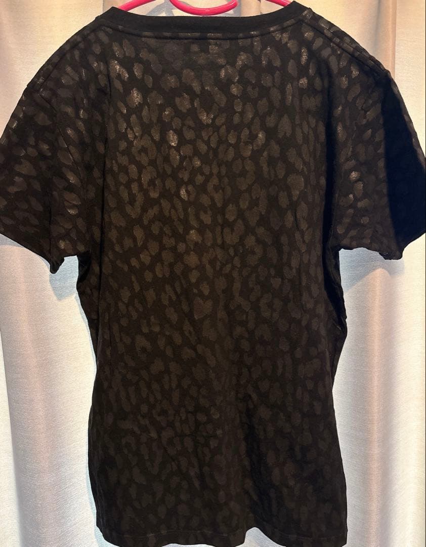 サンローラン　ベイビーキャットTシャツ　ヒョウ柄　箔プリント　ブラック　シルバー