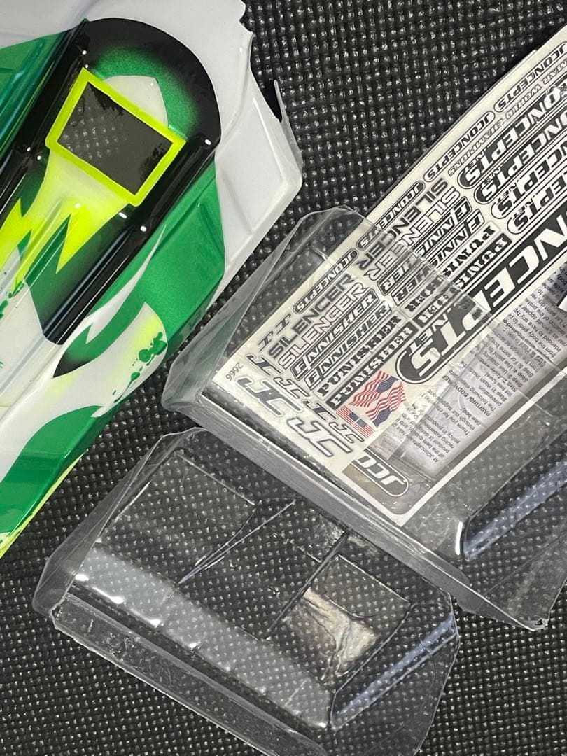 アソシエイティッドB74用塗装済ボディ