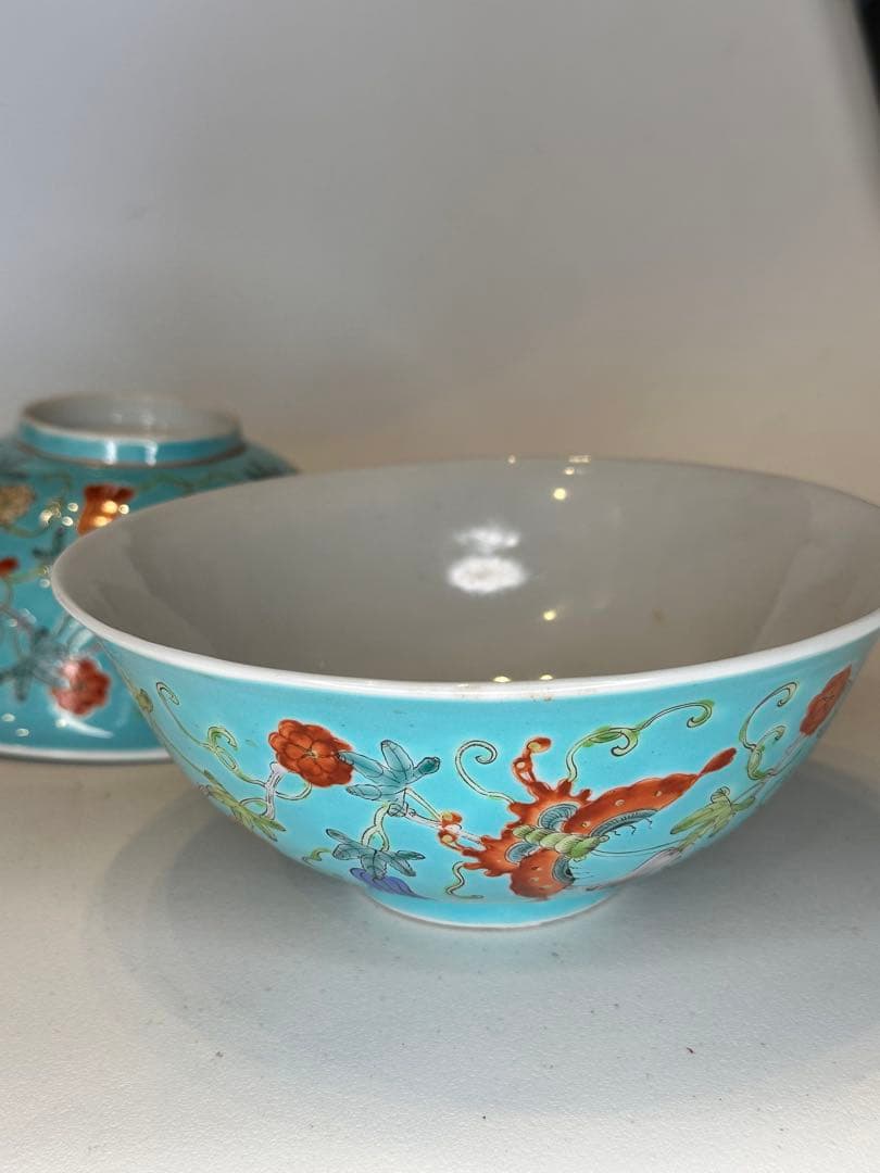 中国 清時代 大清光緒年製款 藍釉 蝶花文 彩絵 碗 一対