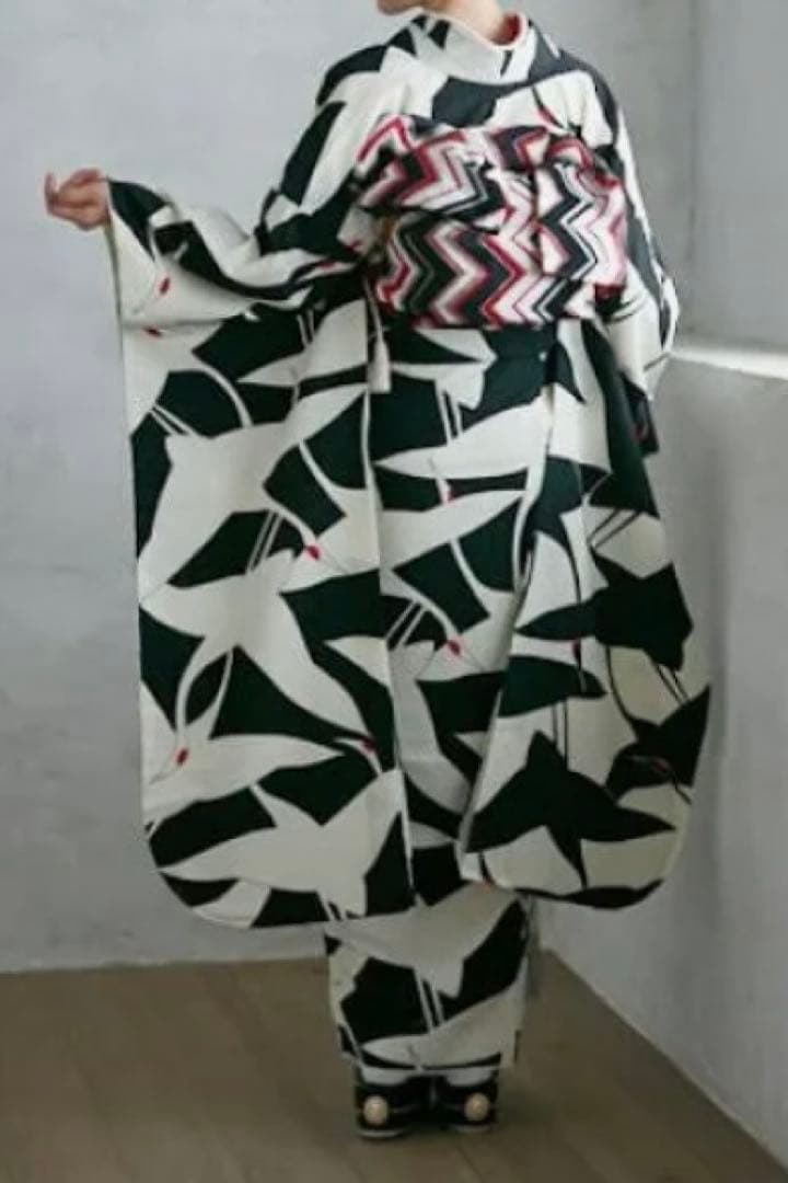 振袖 鶴デザイン 白地 黒縞