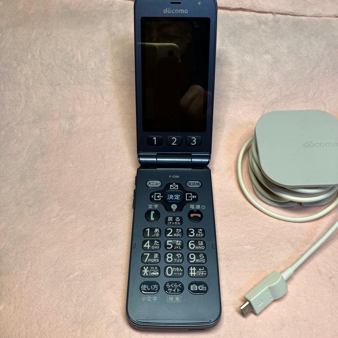 docomo F-01M ネイビー 本体と充電器