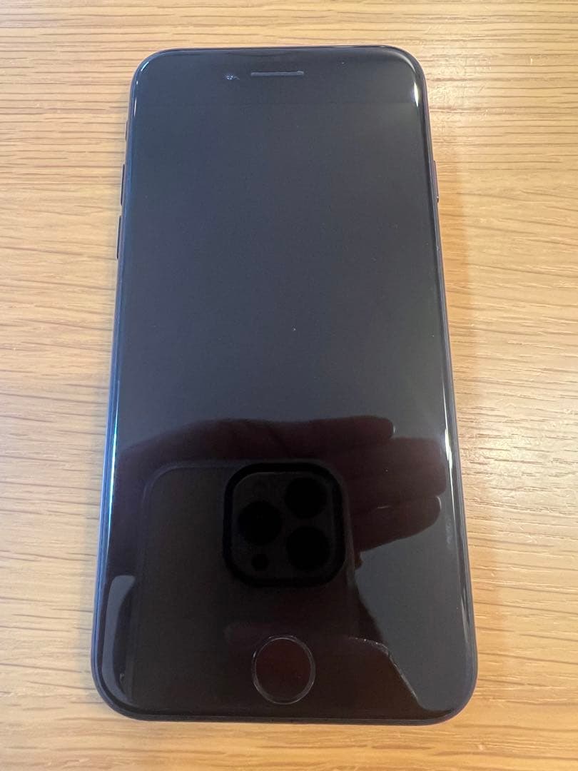 Apple iPhone SE3 本体　64GB