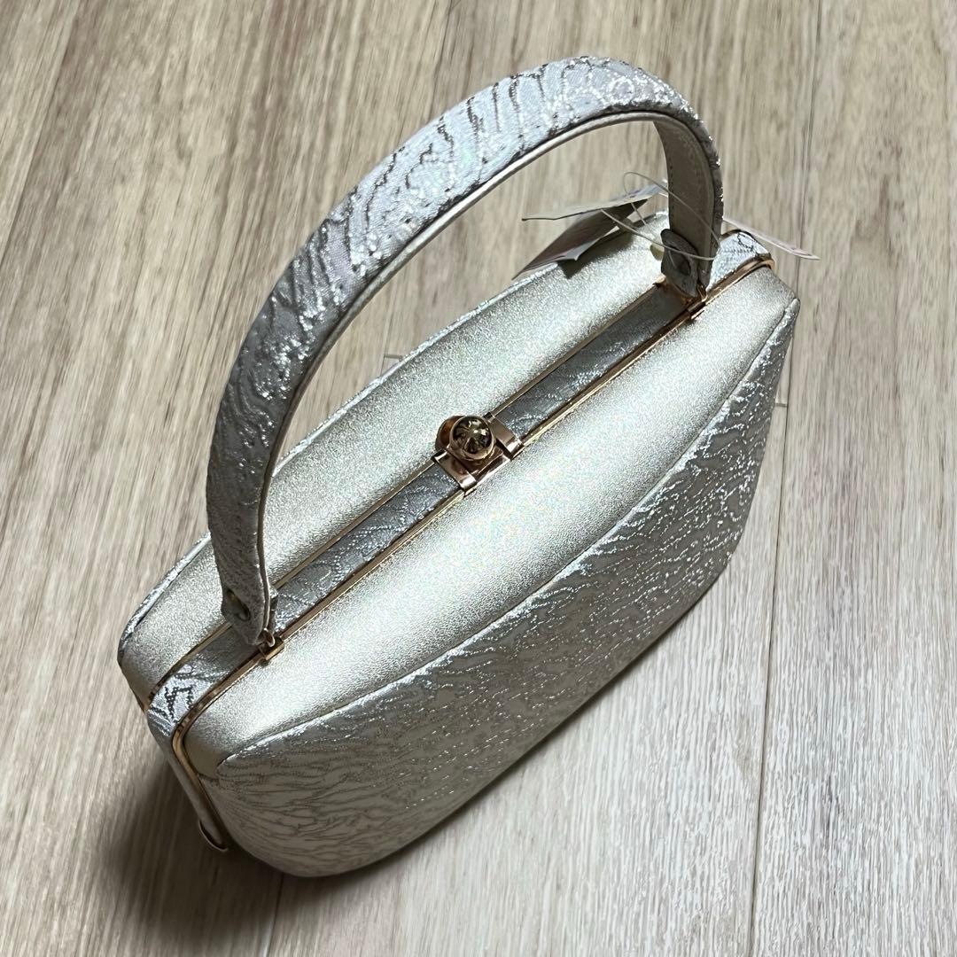 新品タグ付き　エレガントなホワイト和装用バッグ　夢衣　成人式やパーティ等にどうぞ