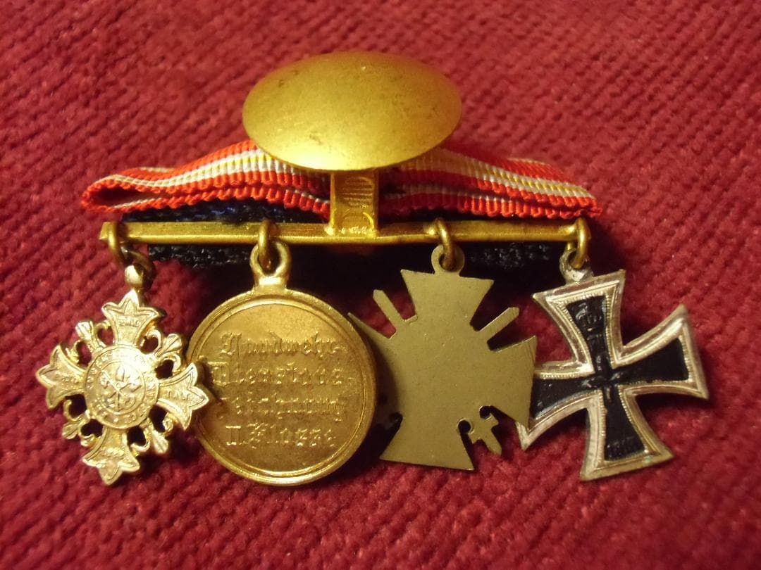 W帝政ドイツ軍/プロイセン王国＊スーツ襟ボタン穴用ミニチュア４連勲章（実物）