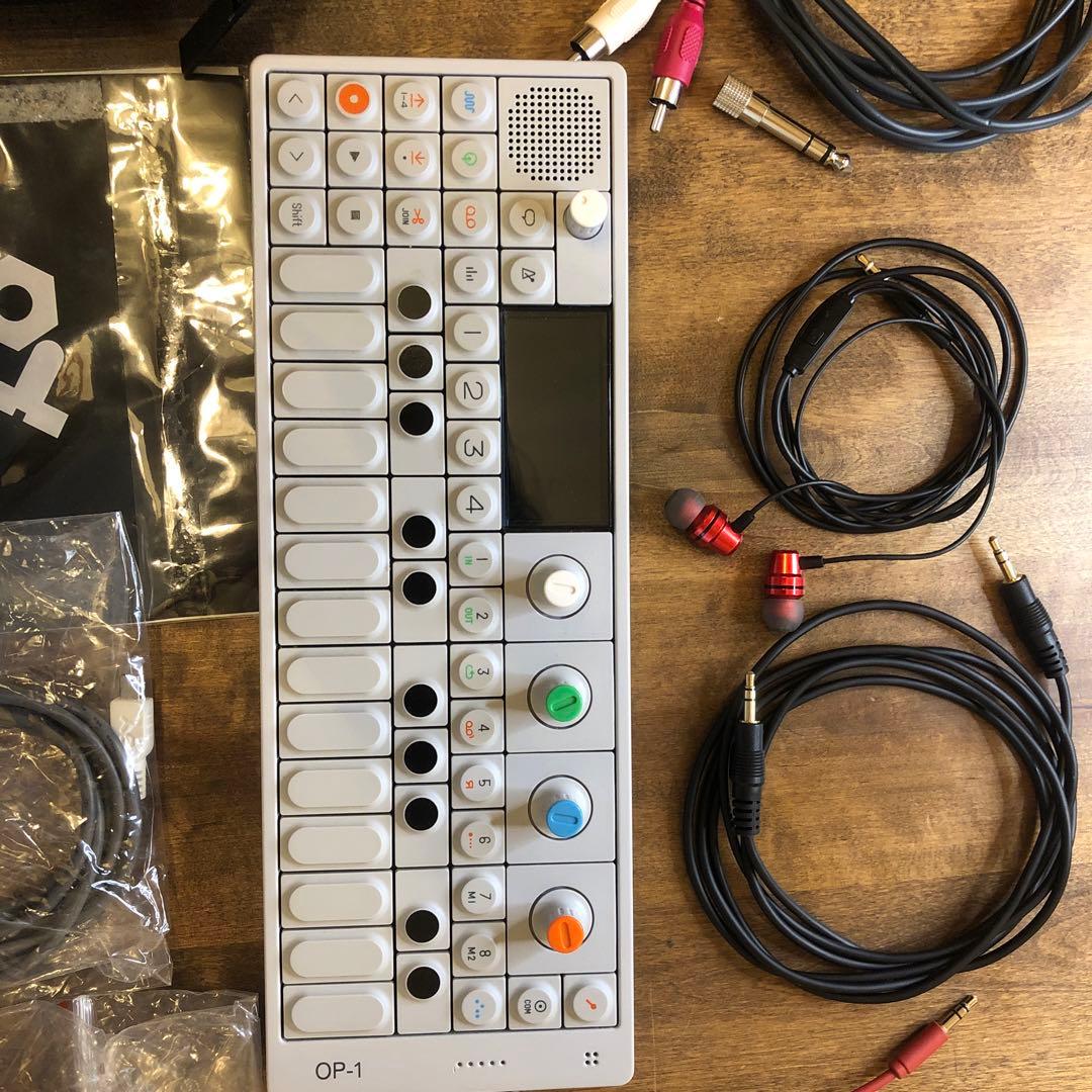 Teenage Engineering OP-1 シンセサイザー　純正付属品付