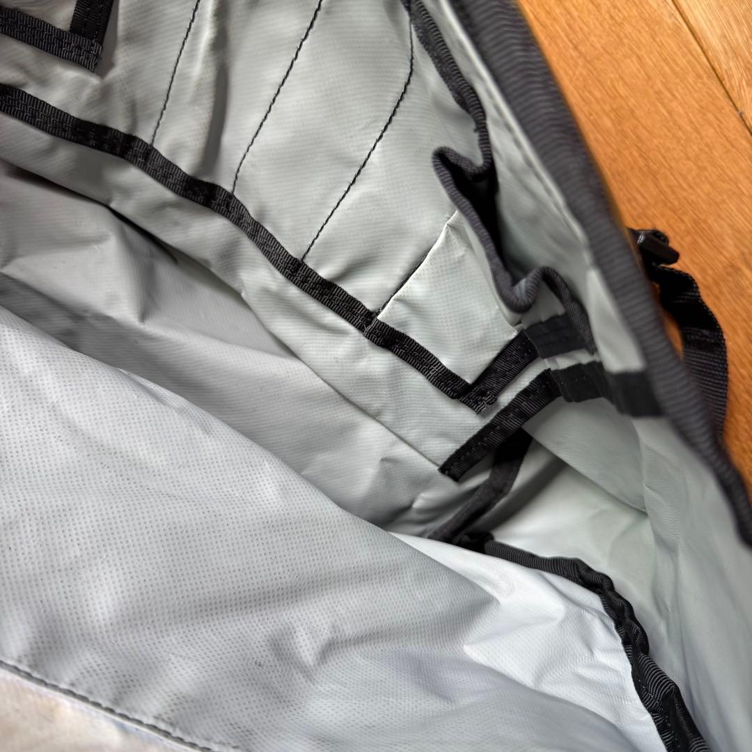 超希少　廃盤　ジブリ美術館限定　紅の豚　メンセンジャーバッグ　L マンマユート団