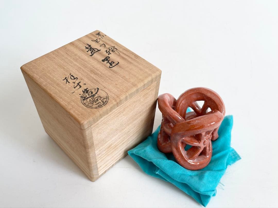 陶芸家　伊東桂楽　赤　三ツ輪　蓋置　茶道具　共箱　楽焼　赤楽