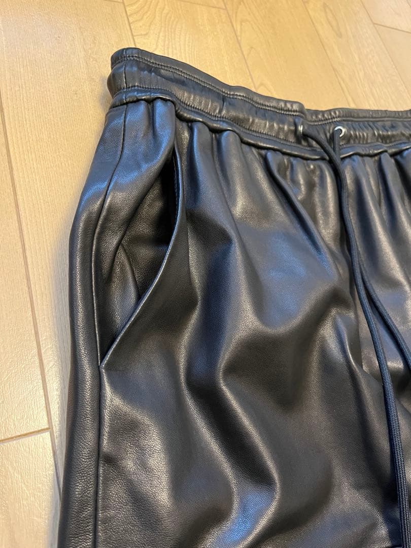 theory 21AW リアルレザー　羊革カジュアルスカート　黒　P