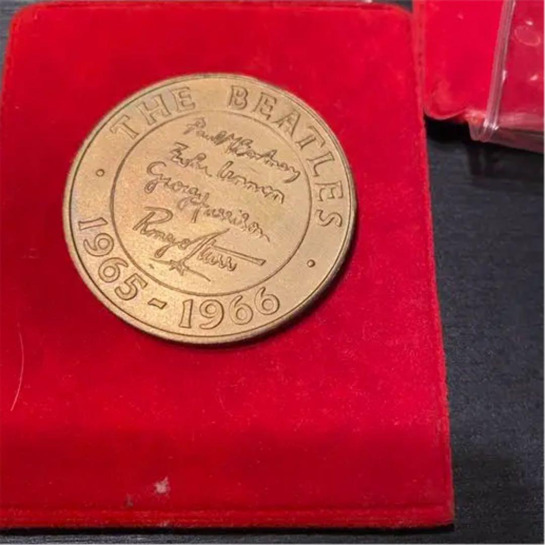 貴重な外国紙幣と硬貨のセット✨ビートルズ記念付き❤️