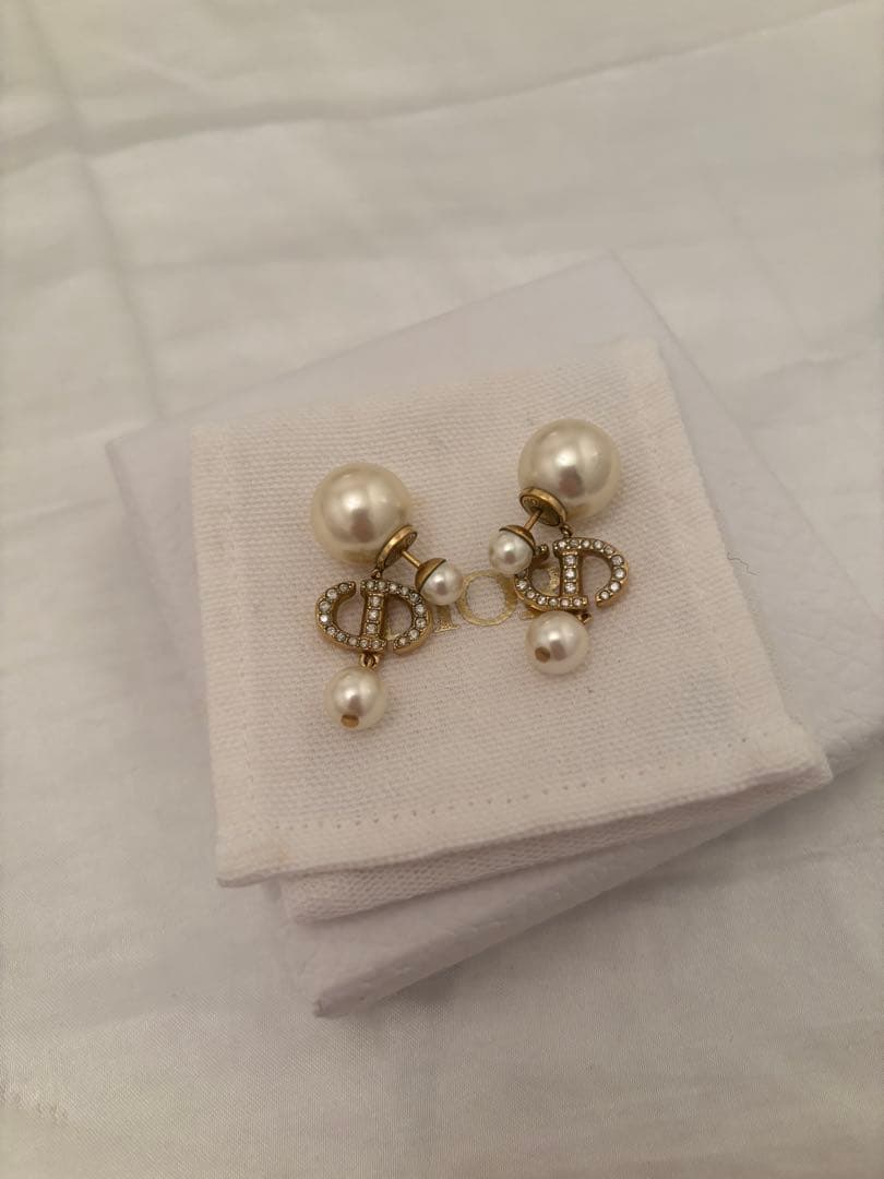 Dior パールとクリスタルのイヤリング