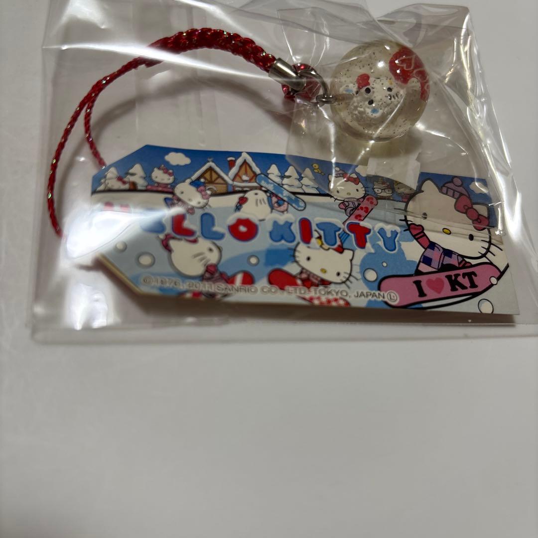 ご当地キティ　白くま　スノボー　丸玉ねつけ　ストラップ