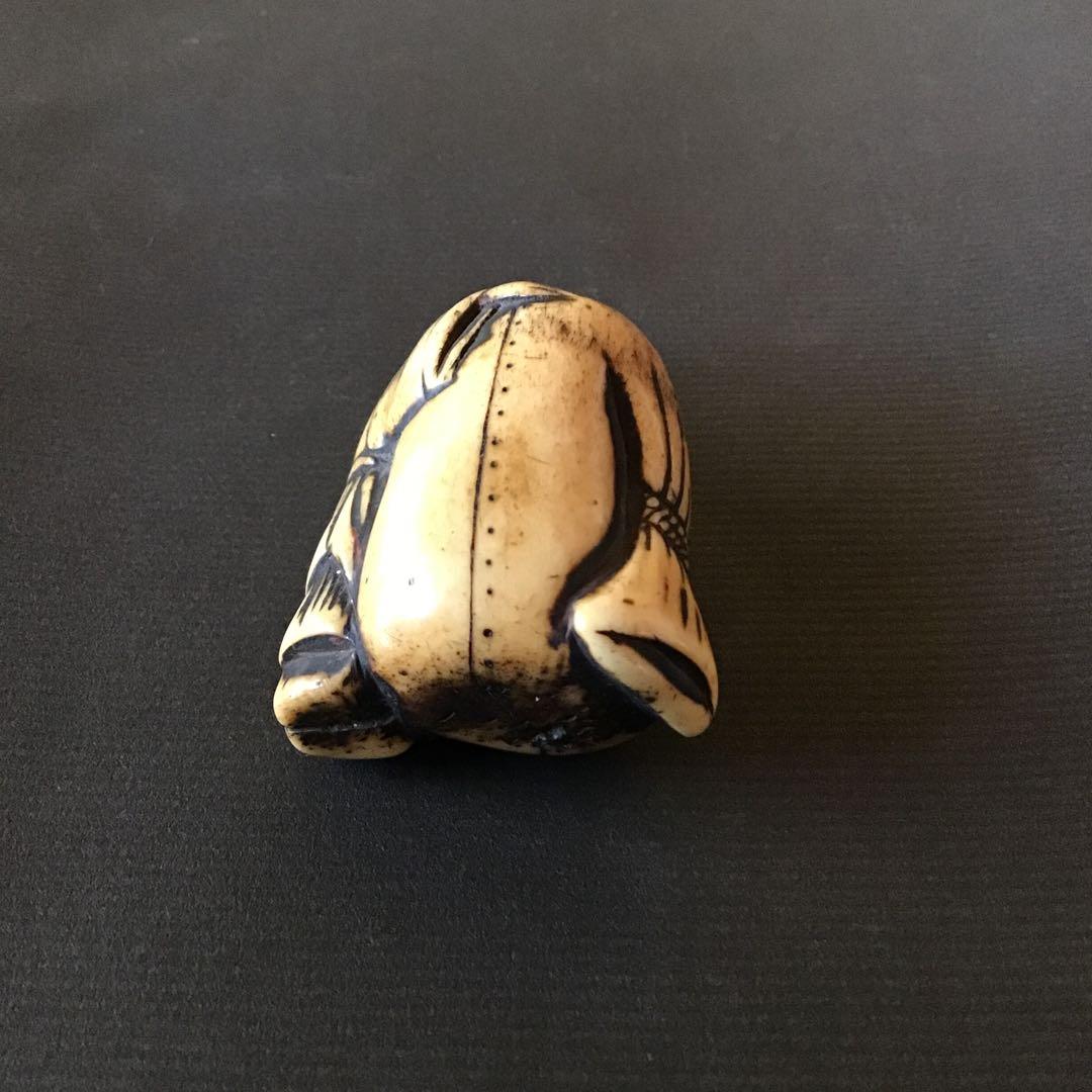 根付「米袋を抱く唐人」江戸時代保証　材質日本本州鹿角