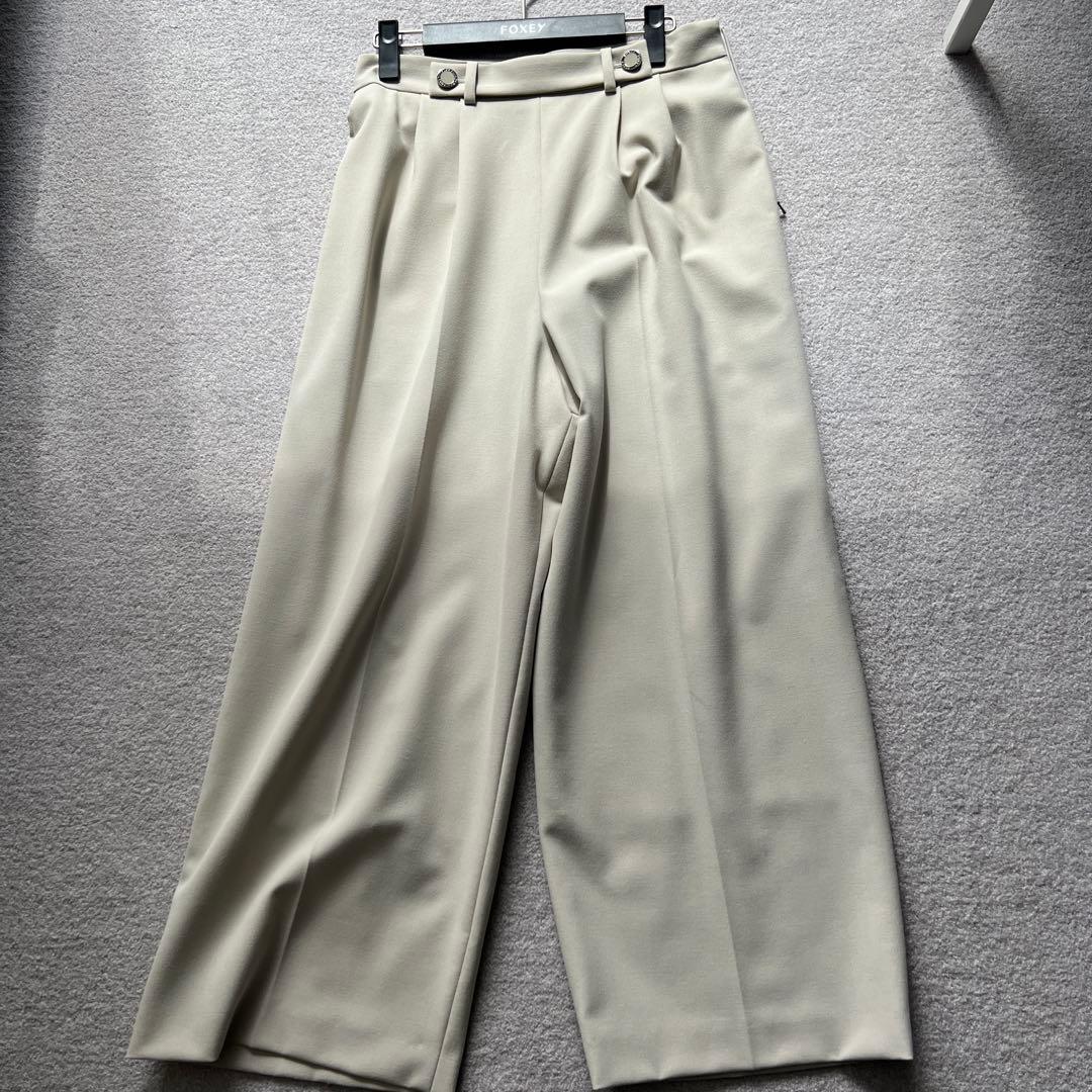 FOXEY アイボリー ガウチョパンツ