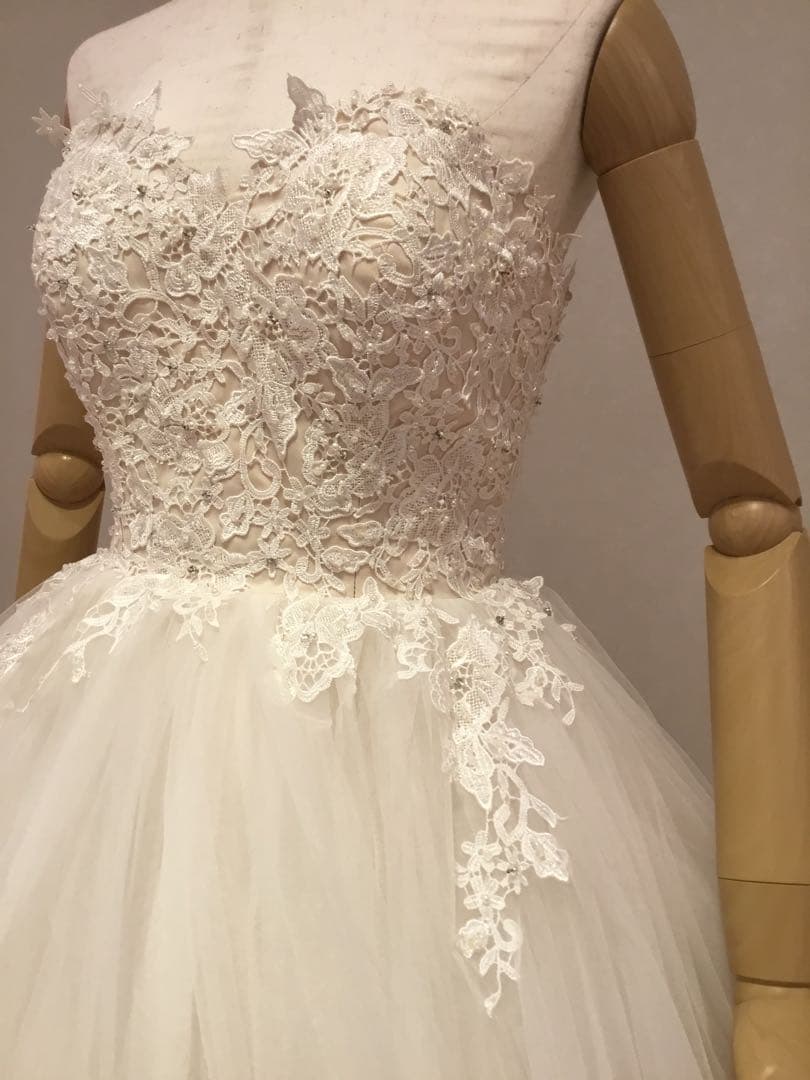 YNS WEDDINGウェディングドレス フリル付きプリンセスライン