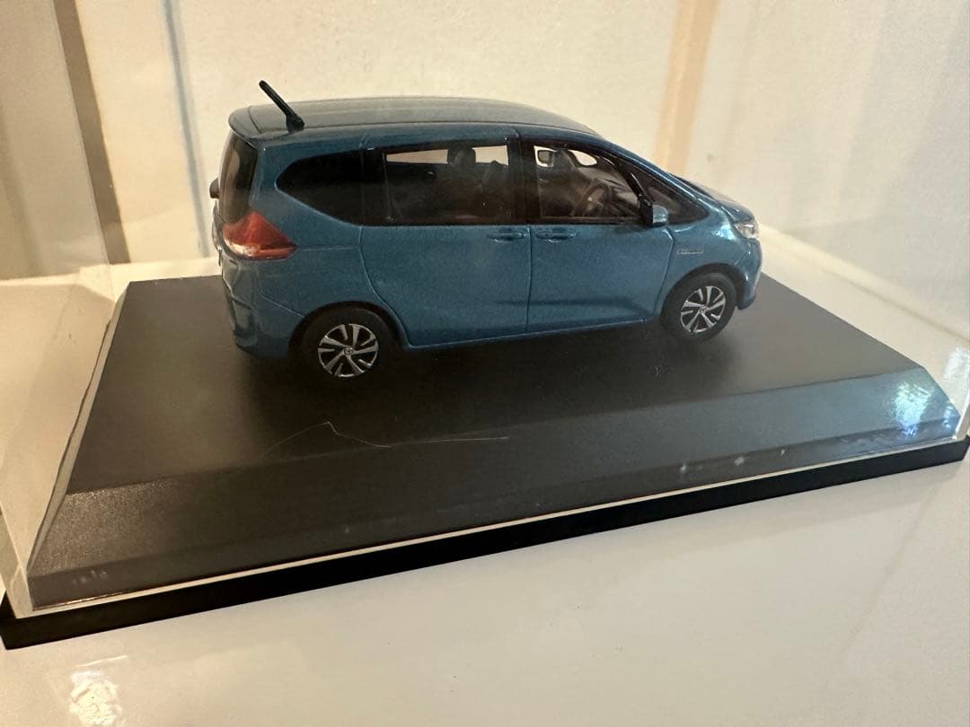 ホンダ　フリード　カラーサンプル & ミニカー3種セット