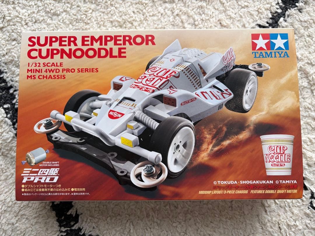 自動車 SUPER EMPEROR CUPNOODLE 1/32