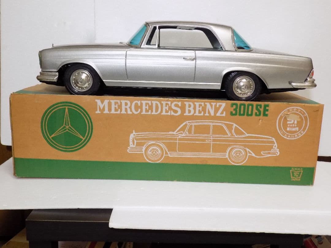 イチコー　ブリキ　【Mercedes Benz 300SE シルバー】 箱付き
