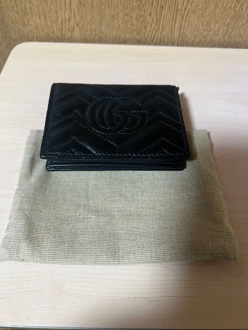 GUCCI 二つ折り財布　ブラック　レザー