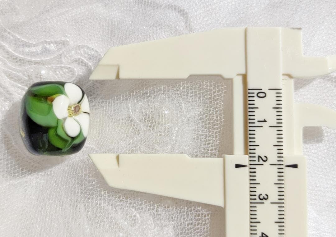 吉田正子トンボ玉（漆）　ガラス玉に込めた日本画　和のこころ　癒しの伝統美術