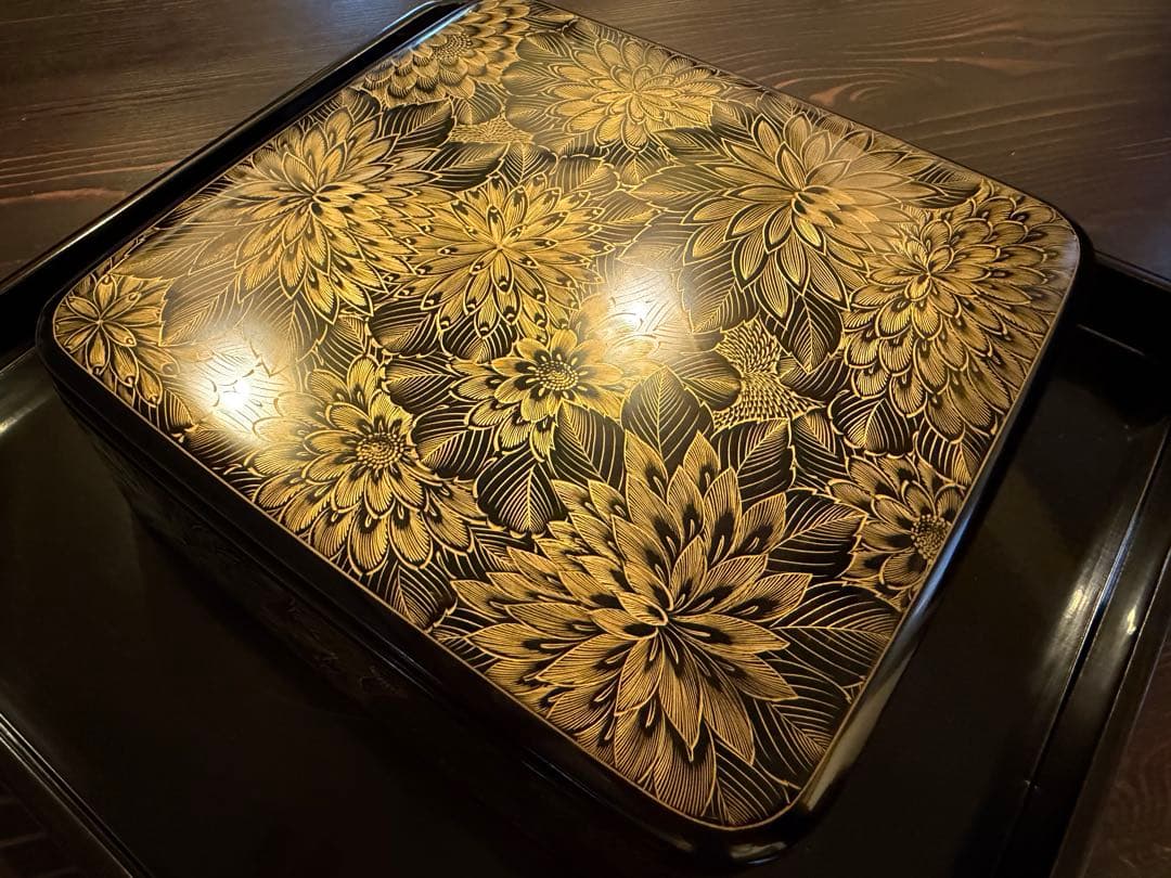 輪島塗　菊沈金彫詰 菓子器 共箱付き