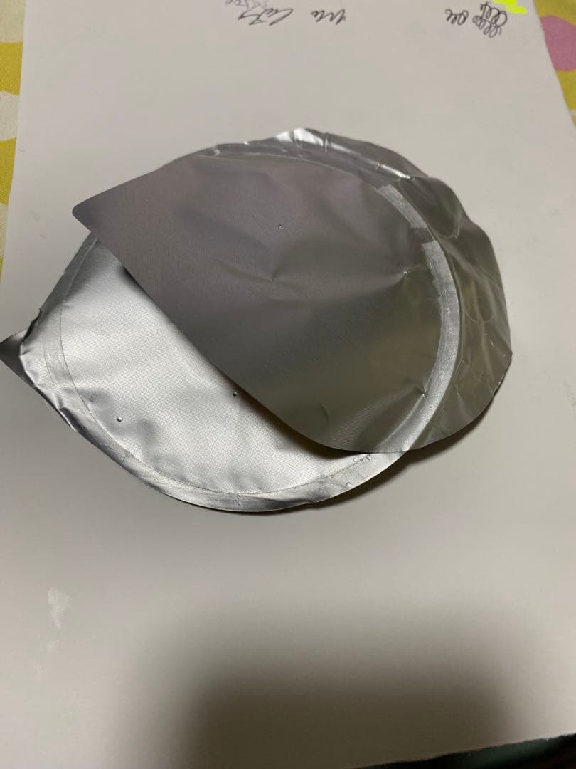 珍品！マルちゃん黒い豚カレーうどんまめサイズの製造ミスの蓋