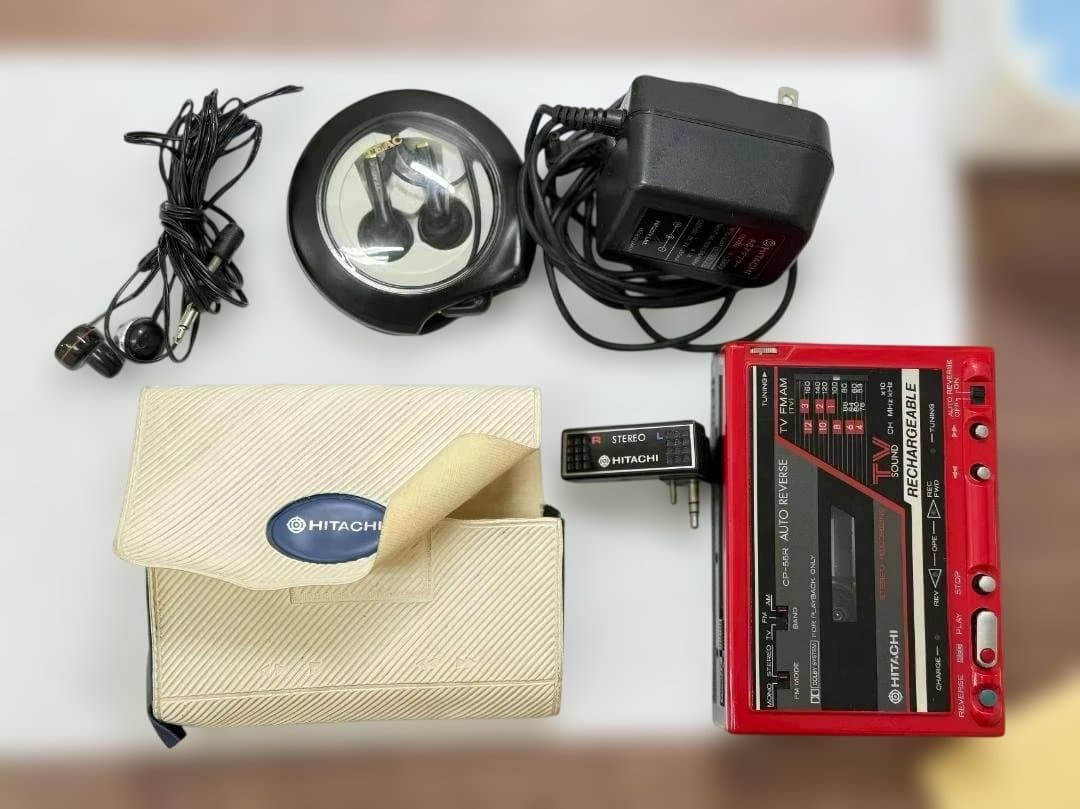 HITACHI カセットプレーヤー レッド