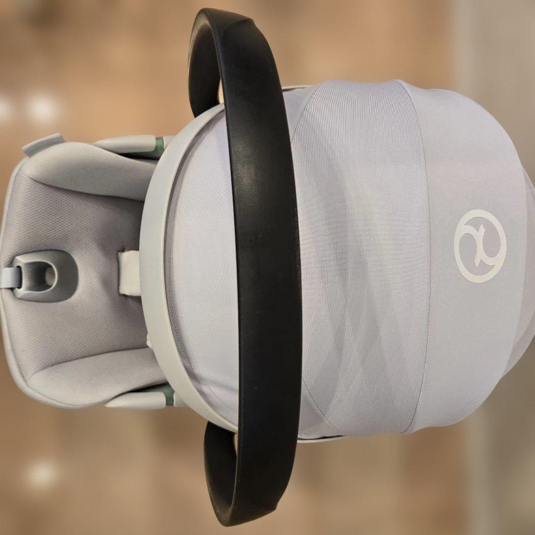 サイベックス　クラウド T i-Size/プラチナムホワイトプラス　と　ベースT