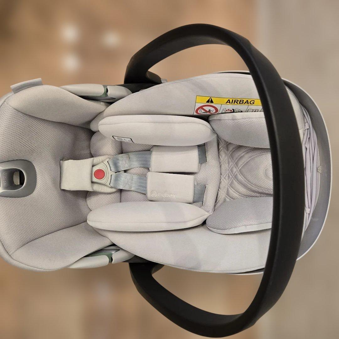 サイベックス　クラウド T i-Size/プラチナムホワイトプラス　と　ベースT