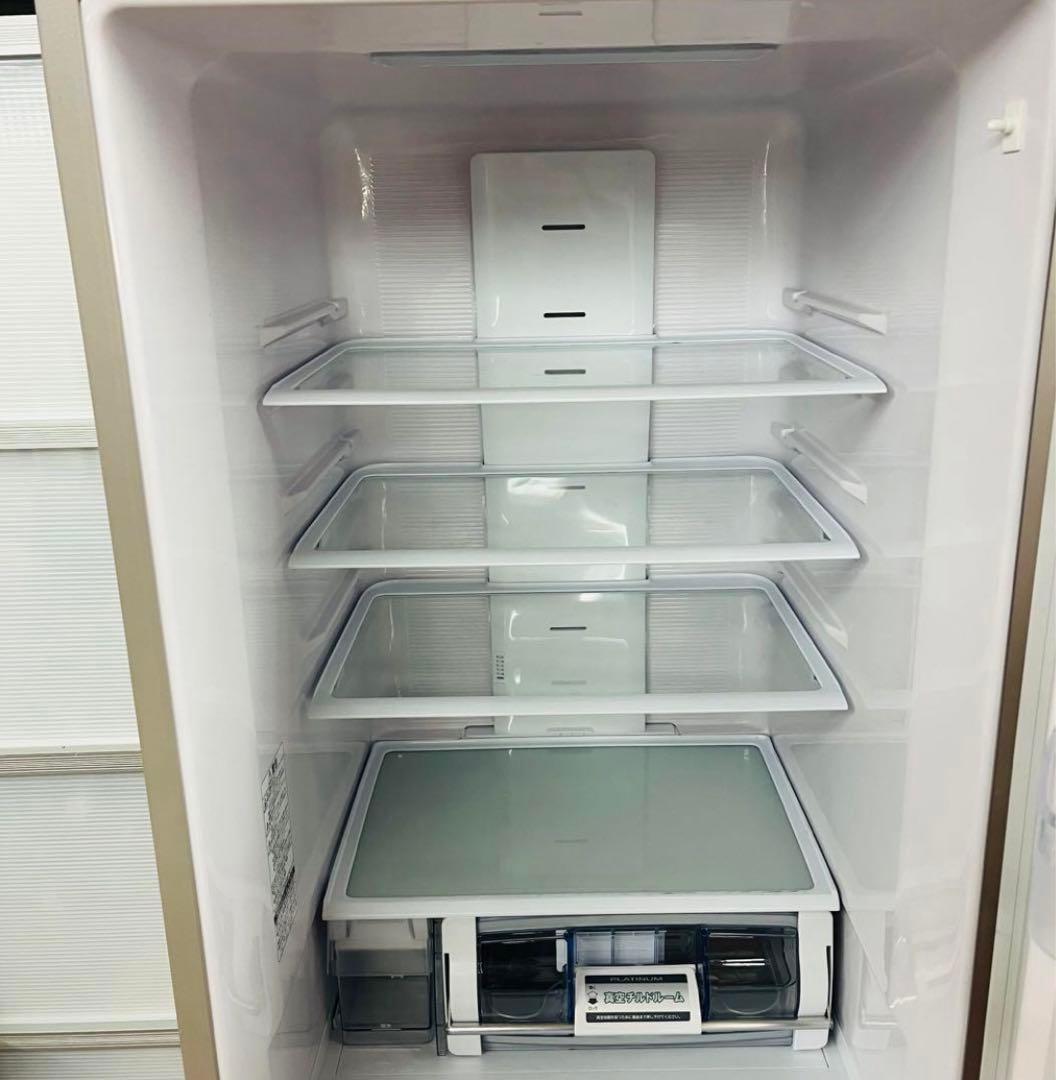 。 HITACHI R-S3200HV 3ドア冷蔵庫 ベージュ