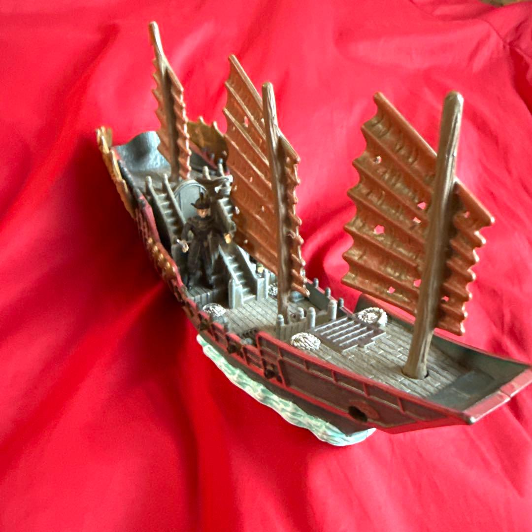 パイレーツオブカリビアン エンプレス号 ジャックスパロウ 海賊船 ディズニー 船