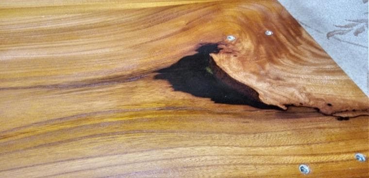 ダイニングテーブル けやきの無垢材使用