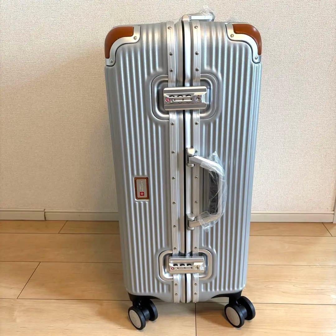 SWISS MILITARY 24IN 64L プレミアムスーツケース　64Ｌ